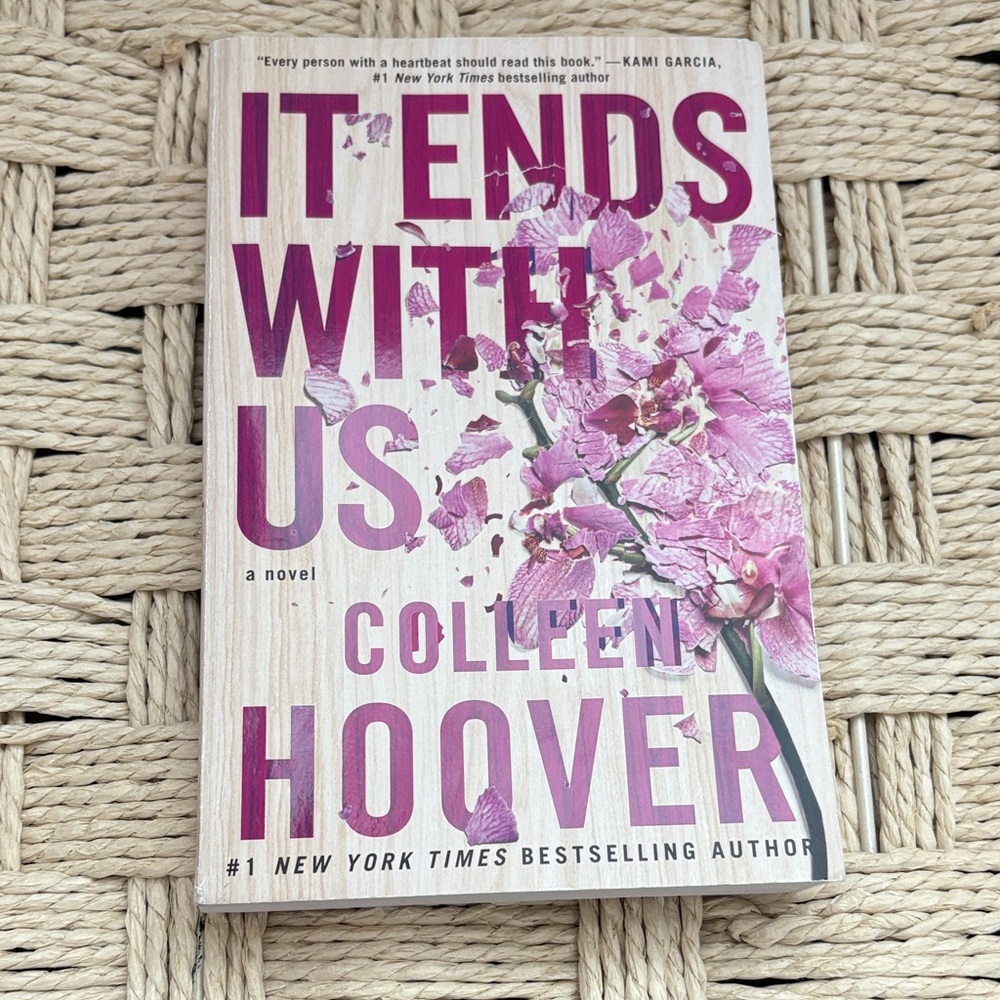 It Ends With Us - Colleen Hoover Book